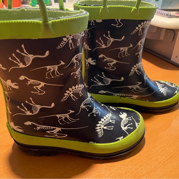 Lily and Dan Dino rain boots, kids size 8 - Picture 2 of 5